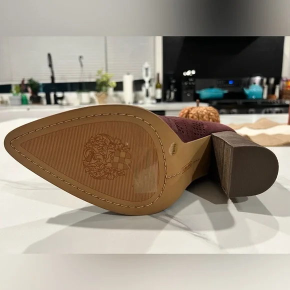 NWT Vine Camuto CATHERYNA BOOTIE - Picture 4 of 4